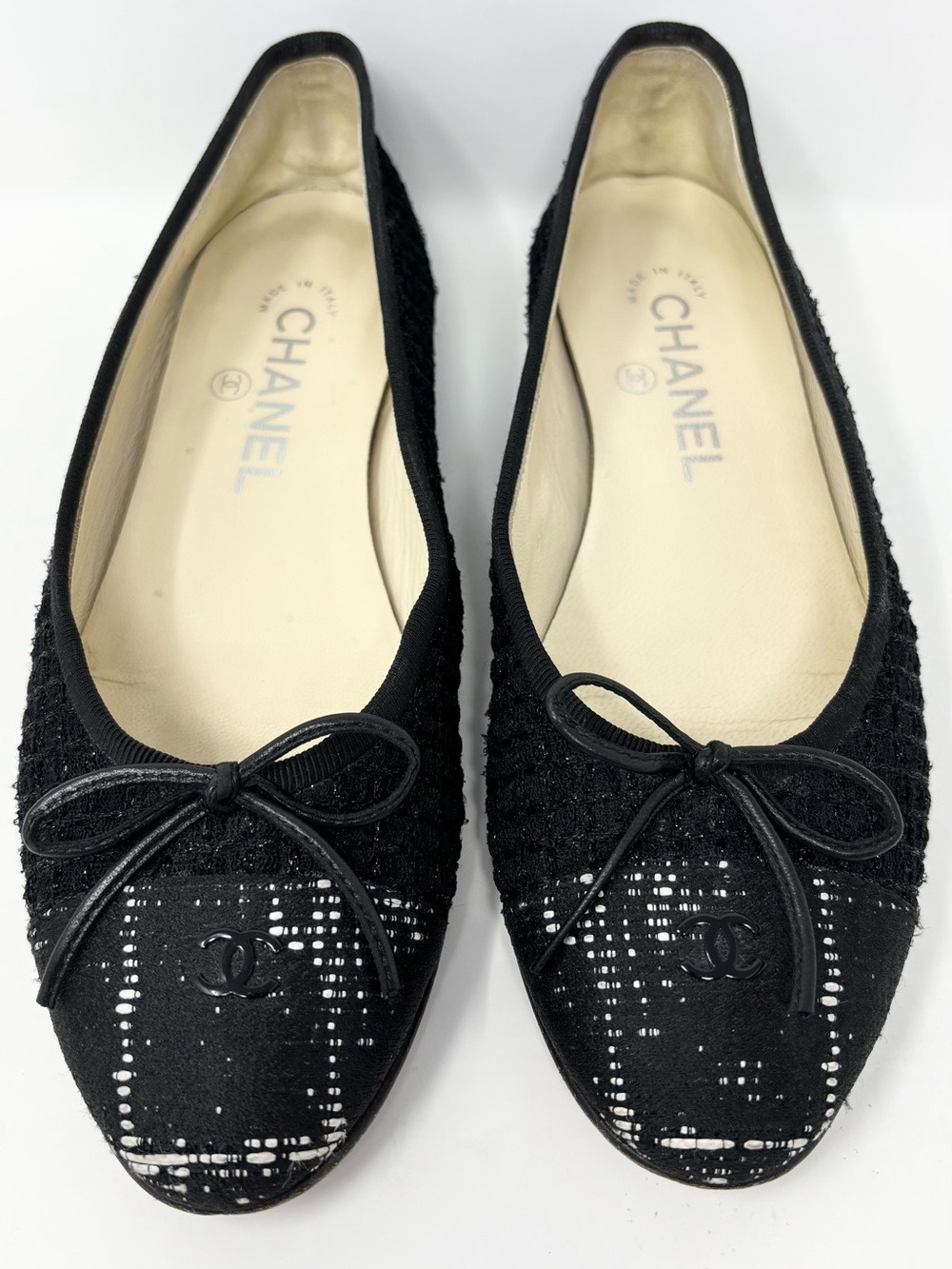 Chanel CC Logo Cap Toe Tweed Ballet Flats Black White Size 37 Authentic - Picture 4 of 15
